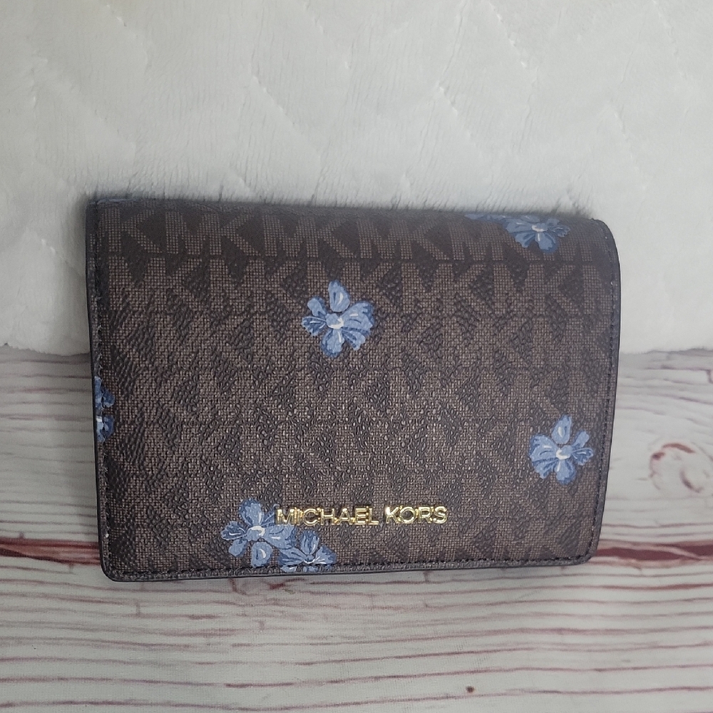 💕 sale 💕 Michael Kors Brown Signature Floral Compact Wallet with Blue Flowers